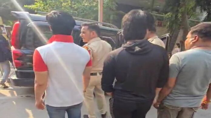 cr-park-police-foils-kidnapping-bid-of-a-class-11-student-by-his-schoolmate-at-gunpoint-in-south-del.jpeg