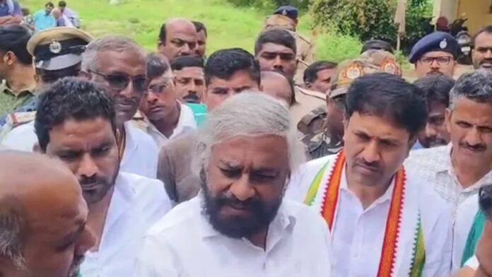 karnataka-forest-minister-confronted-by-angry-villagers-in-mysuru-after-farmer-mauled-to-death-in-ti.jpeg